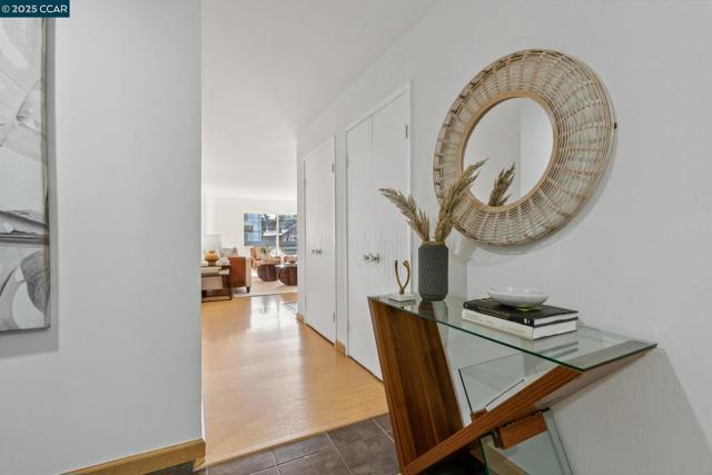 500 Vernon, Oakland CA: https://media.crmls.org/mediaz/bcfc18c2-6159-498c-9687-573ba7a3d8ba.jpg