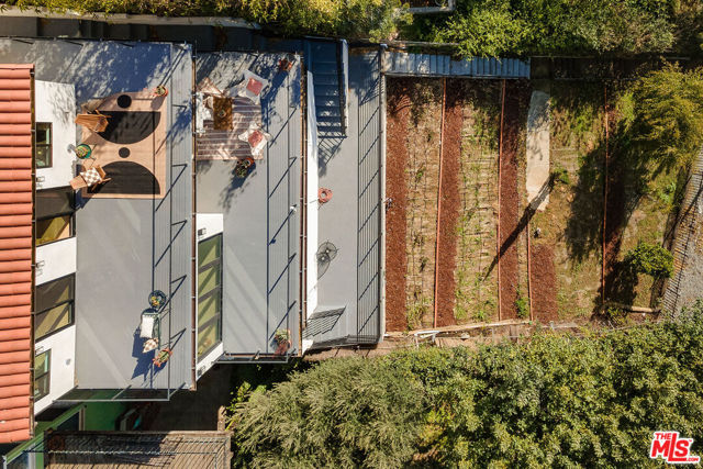 1615 Sargent Place, Los Angeles CA: https://media.crmls.org/mediaz/bcfc2cb0-31eb-4643-9de6-f1024c64df29.jpg