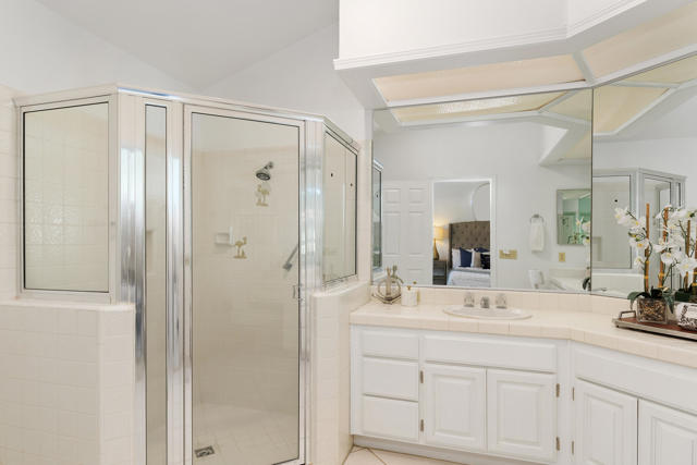 220 Green Mountain Drive, Palm Desert CA: https://media.crmls.org/mediaz/bcfc4b20-de04-435e-855e-bc990e5111bf.jpg