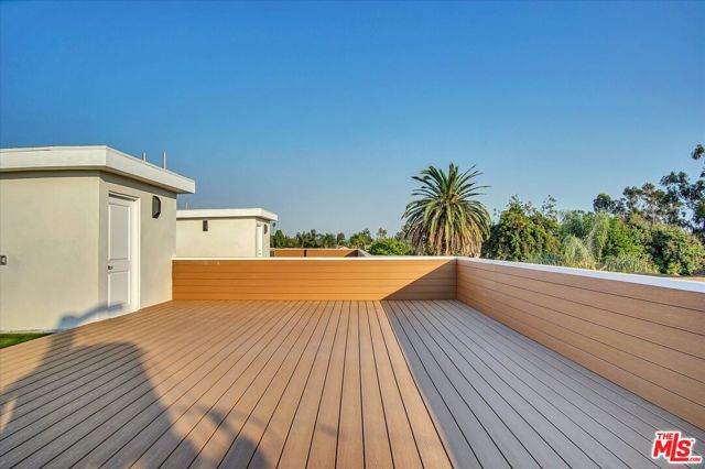 2419 S Cochran Avenue, Los Angeles CA: https://media.crmls.org/mediaz/bcfc509b-7e88-4ad6-bf93-769a46f8aa6b.jpg