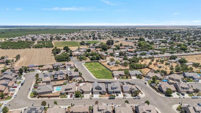 572 St Helena Drive, Newman CA: https://media.crmls.org/mediaz/bcfc8027-dc62-4e7d-8a86-ad3ae6af7353.jpg