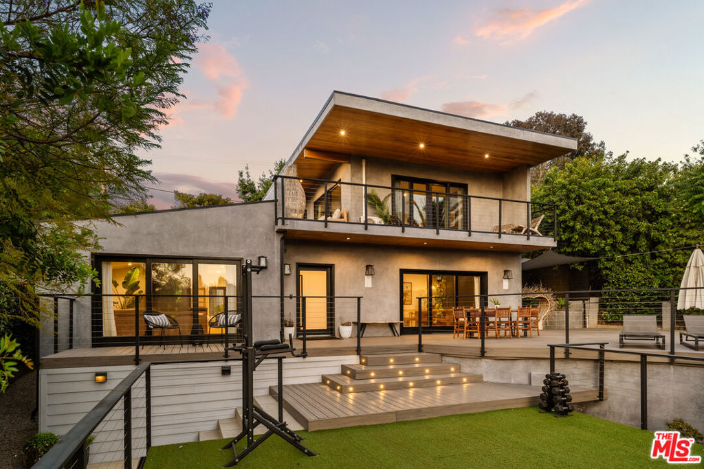 3936 Farley CourtStudio City img 12