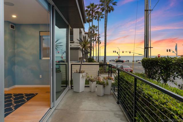 165 Pine Ave, Carlsbad CA: https://media.crmls.org/mediaz/bcfcd767-22f7-4e2e-ae77-b3112a00a4ac.jpg