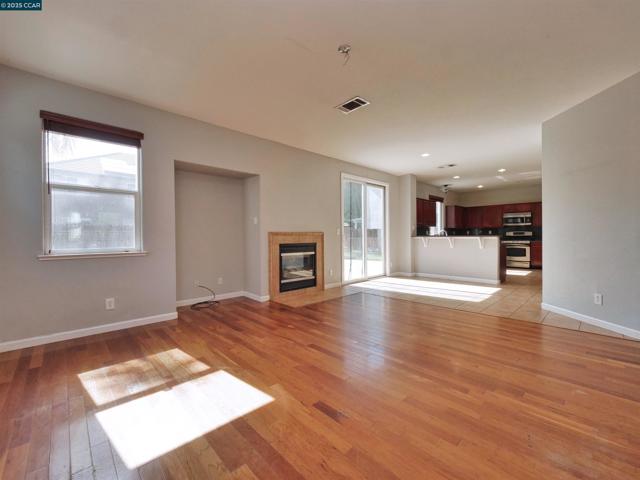 2035 Pasado Avenue, Manteca CA: https://media.crmls.org/mediaz/bcfd1aff-30f5-4cd6-9aaa-81b01e798122.jpg
