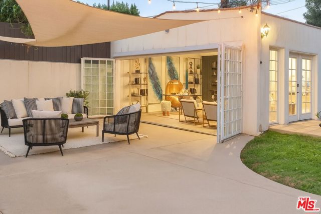 729 N Stanley Avenue, Los Angeles CA: https://media.crmls.org/mediaz/bcfd8ce5-0f34-4fa4-b133-e2fa769f96c6.jpg