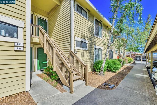 771 Center Ave, Martinez CA: https://media.crmls.org/mediaz/bcfd93b6-8566-4abb-8cdb-44bd80bc2879.jpg