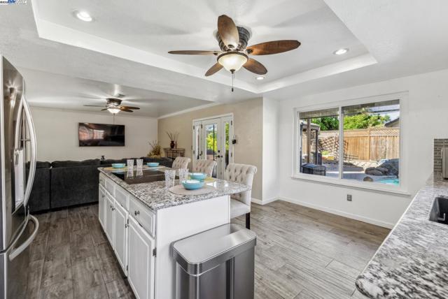 1005 Wood Thrush Ln, Tracy CA: https://media.crmls.org/mediaz/bcfd9d58-a495-4ff1-9358-7d40c3b238ad.jpg