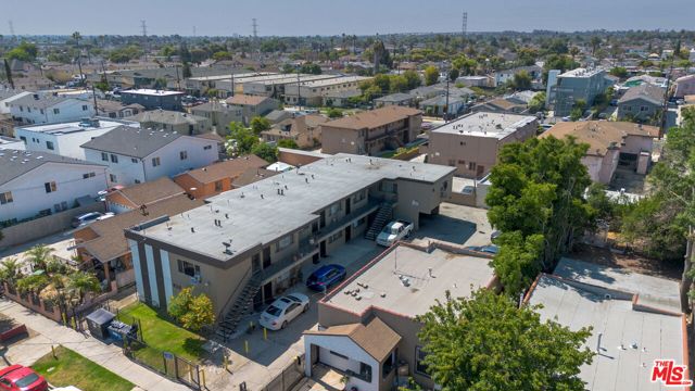 820 -824 W 95th Street, Los Angeles CA: https://media.crmls.org/mediaz/bcfdaf08-6cdd-442f-b572-08398b8b880d.jpg