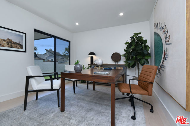 15431 Milbank Street, Encino CA: https://media.crmls.org/mediaz/bcfdd98f-656d-406c-bdc6-fe28ce3c5721.jpg