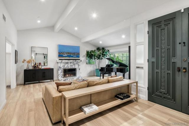 8590 Cliffridge Ave, La Jolla CA: https://media.crmls.org/mediaz/bcfe0099-36dc-413c-8f0c-0b4ff5a1059a.jpg
