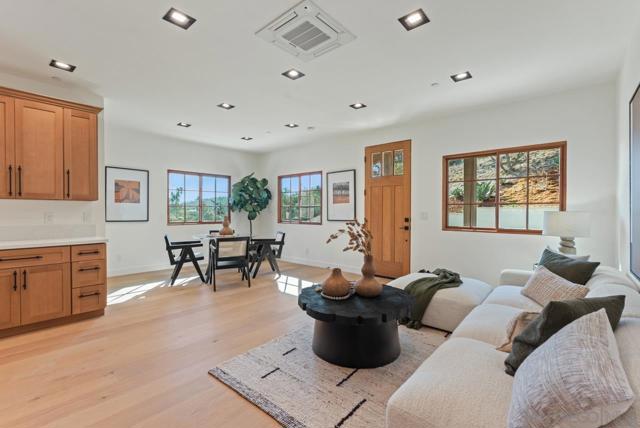 5758 Las Palomas, Rancho Santa Fe CA: https://media.crmls.org/mediaz/bcfe59bd-8710-4a76-896a-06bc880d34e1.jpg