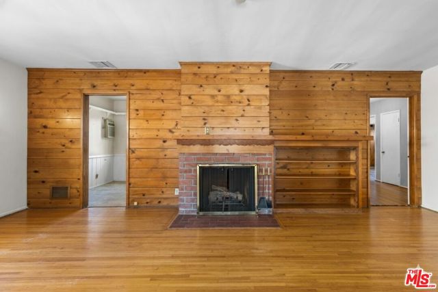 5733 Colfax Avenue, North Hollywood CA: https://media.crmls.org/mediaz/bcfe883d-d2bb-4761-9a7a-ee0ce54a51b1.jpg