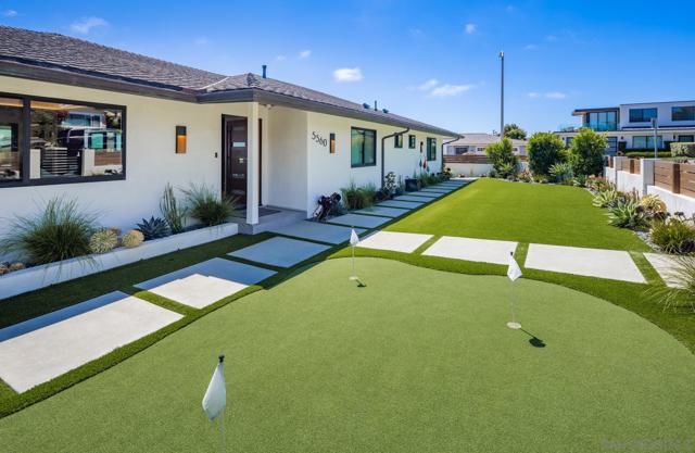 5560 Moonlight Lane, La Jolla CA: https://media.crmls.org/mediaz/bcfeb1be-6996-4766-91d9-57753c7fb0e8.jpg
