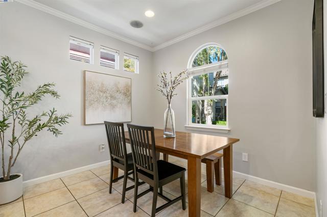 215 W Santa Cruz Way, Mountain House CA: https://media.crmls.org/mediaz/bcfee96c-fc05-4b39-8fc0-ba356185c247.jpg