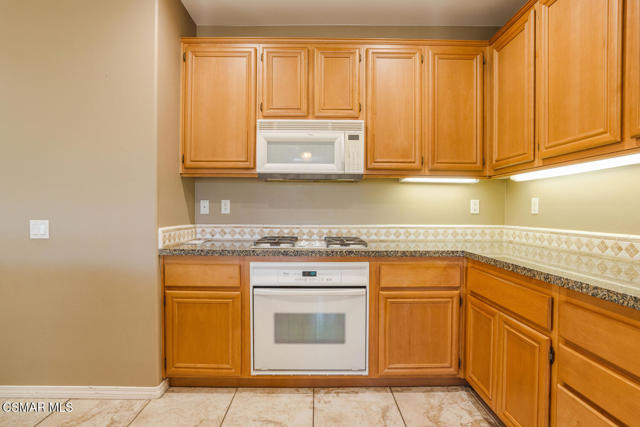 3327 Shadetree Way, Camarillo CA: https://media.crmls.org/mediaz/bcff2ce4-9aba-4694-8a1f-b2baaac4af3f.jpg