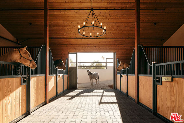 29685 Cuthbert Road, Malibu CA: https://media.crmls.org/mediaz/bd0003ca-3421-47e5-b9ed-c0e6ab062fea.jpg