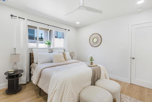 3914 Laguna Ave, Oakland CA: https://media.crmls.org/mediaz/bd00a5fe-56bb-4e0e-8c72-fdf2329d1bfd.jpg