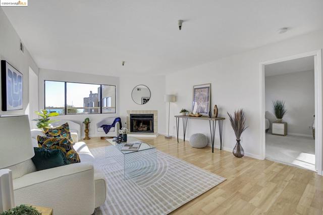 Image 17 of 59 For 545 Pierce St  2112
