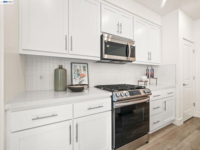 3265 Internet Cmn, Fremont CA: https://media.crmls.org/mediaz/bd01e0c0-d39c-4a0a-9882-932c328b5cd3.jpg