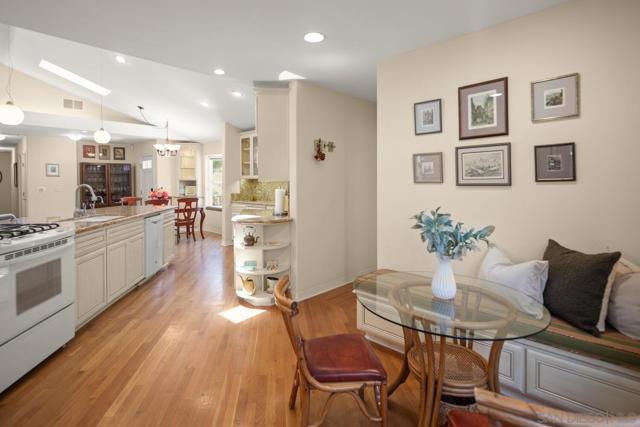 701 Balboa Avenue, Coronado CA: https://media.crmls.org/mediaz/bd020db7-3ce7-4b54-83d1-de677419d1d0.jpg