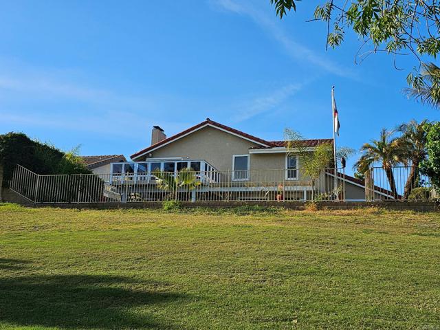 1211 Countrywood Lane, Vista CA: https://media.crmls.org/mediaz/bd023ddb-b7aa-48d6-9361-1244a5262399.jpg