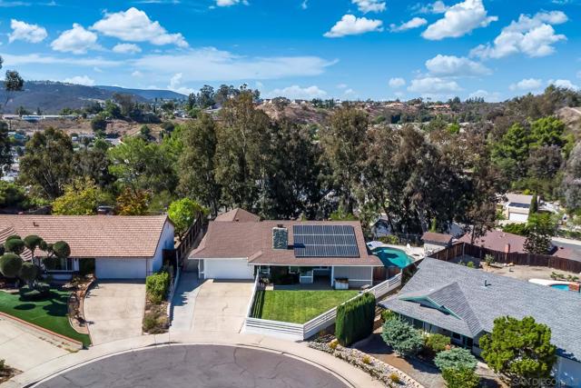 13306 Tawanka Dr, Poway CA: https://media.crmls.org/mediaz/bd02a22f-bf3e-4f1d-b0b3-3f28a4866447.jpg