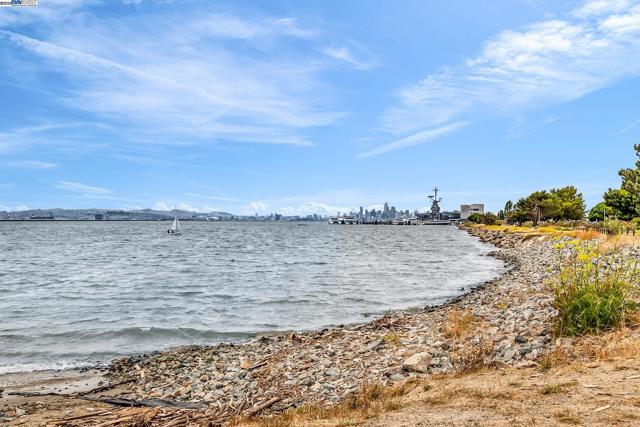 1811 3rd St, Alameda CA: https://media.crmls.org/mediaz/bd02b8a9-8609-4046-926a-fcf710c20425.jpg