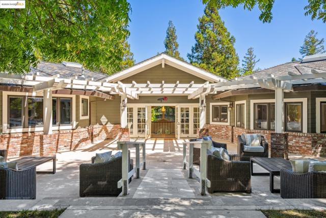 9 Burton Vista Ct, Lafayette CA: https://media.crmls.org/mediaz/bd02bb1a-c22f-484d-aae0-a6c1d2a81ac4.jpg
