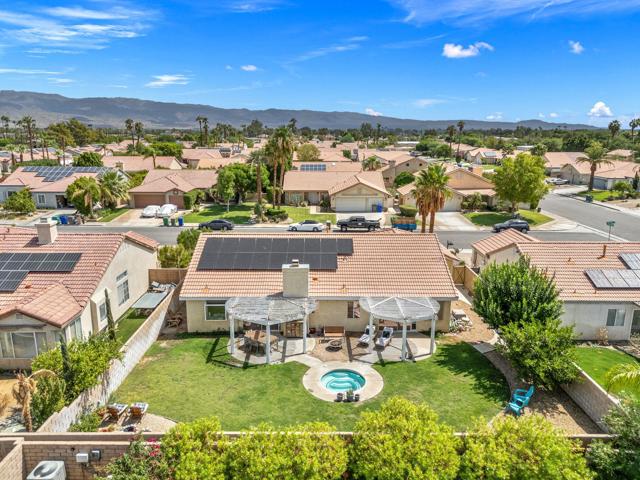 42639 Devonshire Street, Palm Desert CA: https://media.crmls.org/mediaz/bd03155b-2e0c-4b02-976d-3427bff4b92d.jpg