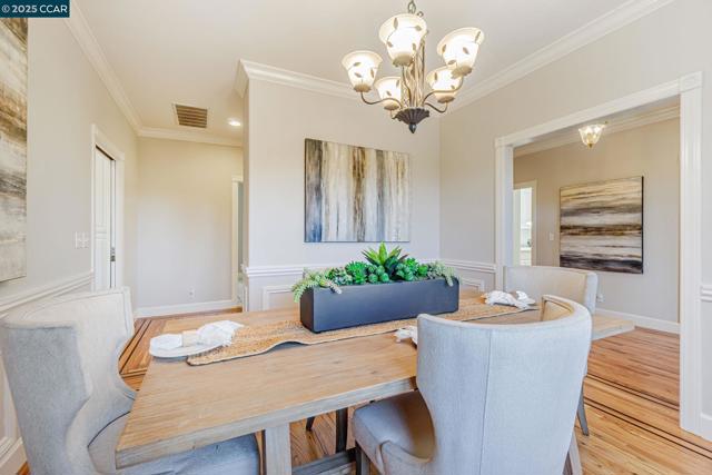 631 La Vista Rd, Walnut Creek CA: https://media.crmls.org/mediaz/bd03c836-f716-42fe-8c8c-000d68a2bd08.jpg