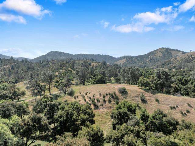 770 Limekiln Road, Hollister CA: https://media.crmls.org/mediaz/bd03e339-12a3-49df-bed0-845c944d1d69.jpg