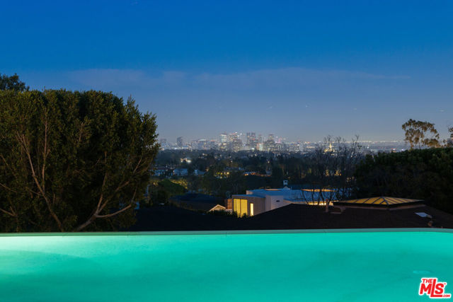 1682 San Onofre Drive, Pacific Palisades CA: https://media.crmls.org/mediaz/bd0428aa-5be3-4643-b867-0c082f5ed0e4.jpg