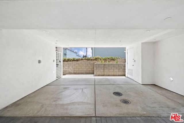 1923 N Gower Street, Los Angeles CA: https://media.crmls.org/mediaz/bd0573da-dfa8-4603-9fce-1c3048c1f822.jpg