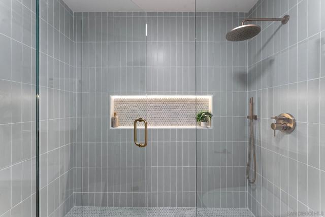 16048 Via Viajera, Rancho Santa Fe CA: https://media.crmls.org/mediaz/bd05b15f-2f33-402c-a3b7-3b7230d6d624.jpg