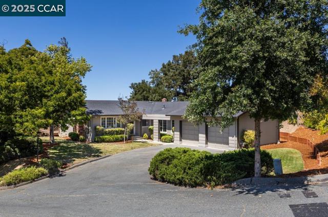 2554 Mockingbird Hill Rd, Walnut Creek CA: https://media.crmls.org/mediaz/bd063c9e-1933-4033-90ea-7c4ea20e1c41.jpg