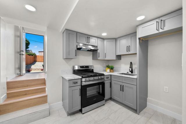 Detail Gallery Image 12 of 42 For 4152 Epsilon St, San Diego,  CA 92113 - 3 Beds | 2 Baths