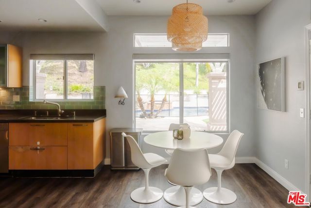 3620 Patrick Henry Place, Agoura Hills CA: https://media.crmls.org/mediaz/bd06bc44-1c6d-4e8e-b4a0-8b4af86c0274.jpg