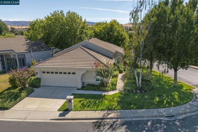 95 Goldspur Way, Brentwood CA: https://media.crmls.org/mediaz/bd076cb3-9489-4007-95e4-4b73a2790f20.jpg