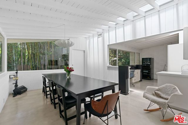 810 Bramble Way, Los Angeles CA: https://media.crmls.org/mediaz/bd082149-5da1-42ef-93a2-dbe9bd62f2e1.jpg