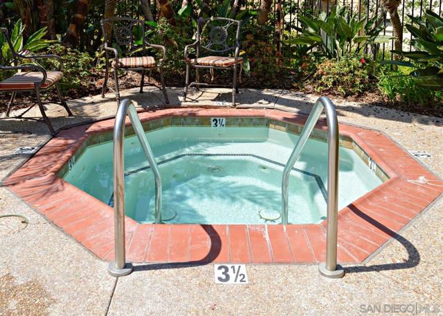 12655 Camino Mira Del Mar, San Diego CA: https://media.crmls.org/mediaz/bd083f97-1b25-4d3c-94d2-47b06a663aff.jpg