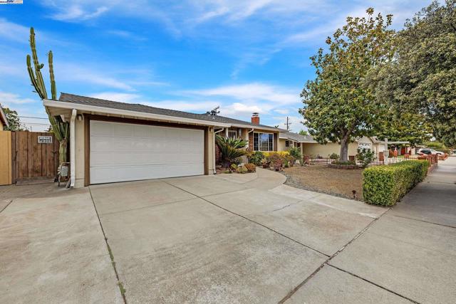 39672 Blacow Rd, Fremont CA: https://media.crmls.org/mediaz/bd086e27-d195-4ba6-b4ac-b98ce154ae09.jpg