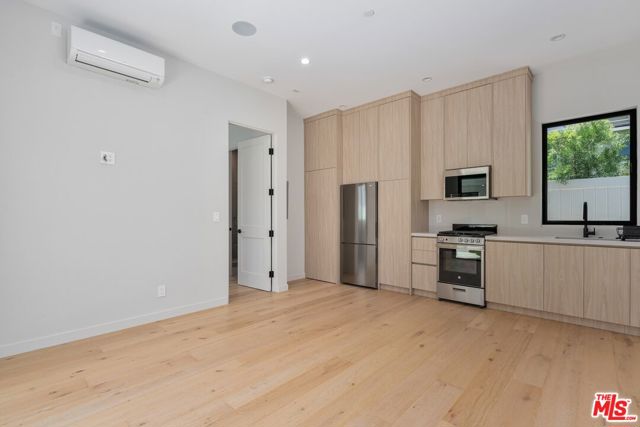4647 Morse Avenue, Sherman Oaks CA: https://media.crmls.org/mediaz/bd0891df-064e-4283-ac1e-ae854afe6fdb.jpg