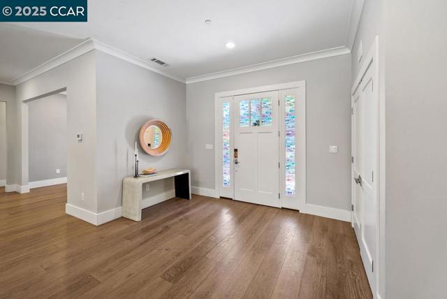 100 Alderwood Rd, Walnut Creek CA: https://media.crmls.org/mediaz/bd08da7f-ea8d-4153-b39a-0e4252ef6d84.jpg
