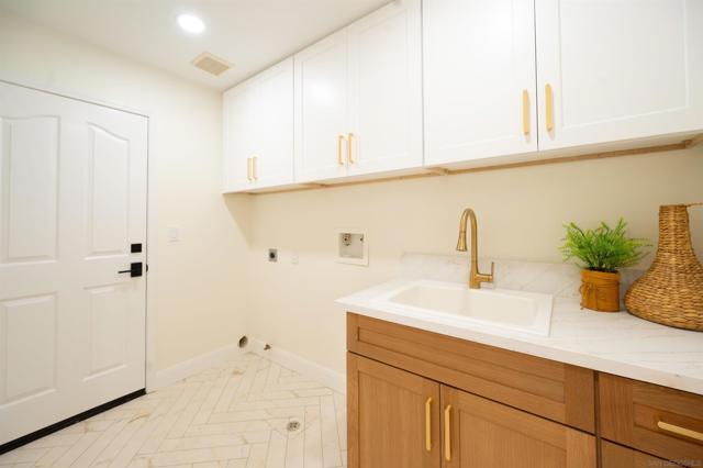 11475 Eastridge Pl, San Diego CA: https://media.crmls.org/mediaz/bd0912da-656b-411d-aac4-d01885827ee9.jpg