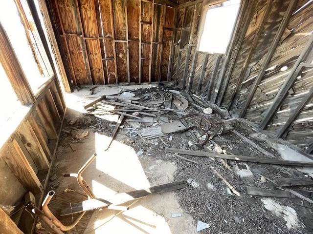 216 Jesse Road, Landers CA: https://media.crmls.org/mediaz/bd094ebc-83f7-41b5-895e-aa0032ebebda.jpg