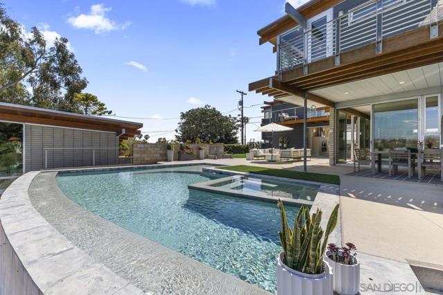 1635 Gascony Rd, Encinitas CA: https://media.crmls.org/mediaz/bd0982e4-4c8e-4745-a118-97f616c34763.jpg