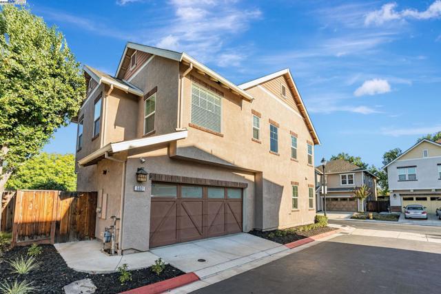 5801 Flora Cmn, Livermore CA: https://media.crmls.org/mediaz/bd0a077b-07d7-4bae-a42d-42c9fb0be43c.jpg