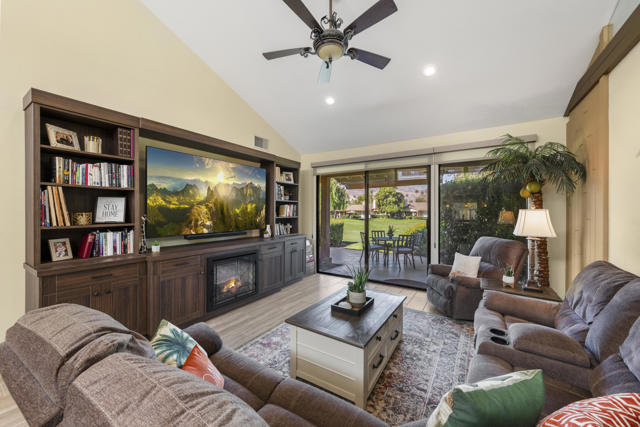 111 Juan Circle, Palm Desert CA: https://media.crmls.org/mediaz/bd0ad21a-30b4-4e15-9cd0-caeb41e4ca41.jpg