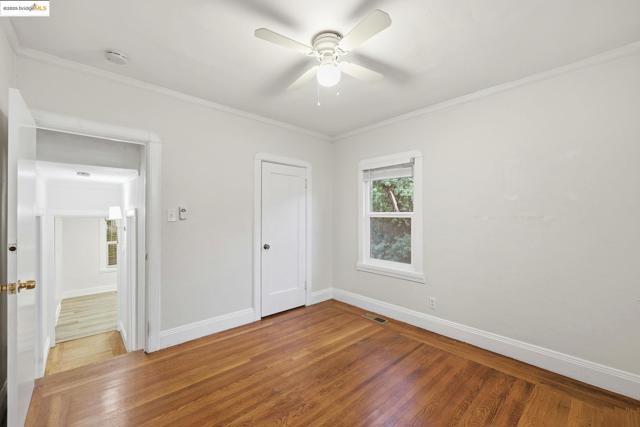 2430 27th Ave Unit D, Oakland CA: https://media.crmls.org/mediaz/bd0ad63d-e6d9-47ac-89f0-c864a47a3326.jpg