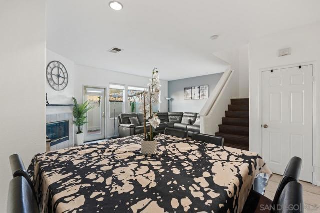 6373 Avenida De Las Vistas, San Diego CA: https://media.crmls.org/mediaz/bd0b4eba-0625-42b4-a3cf-48c39cee322c.jpg